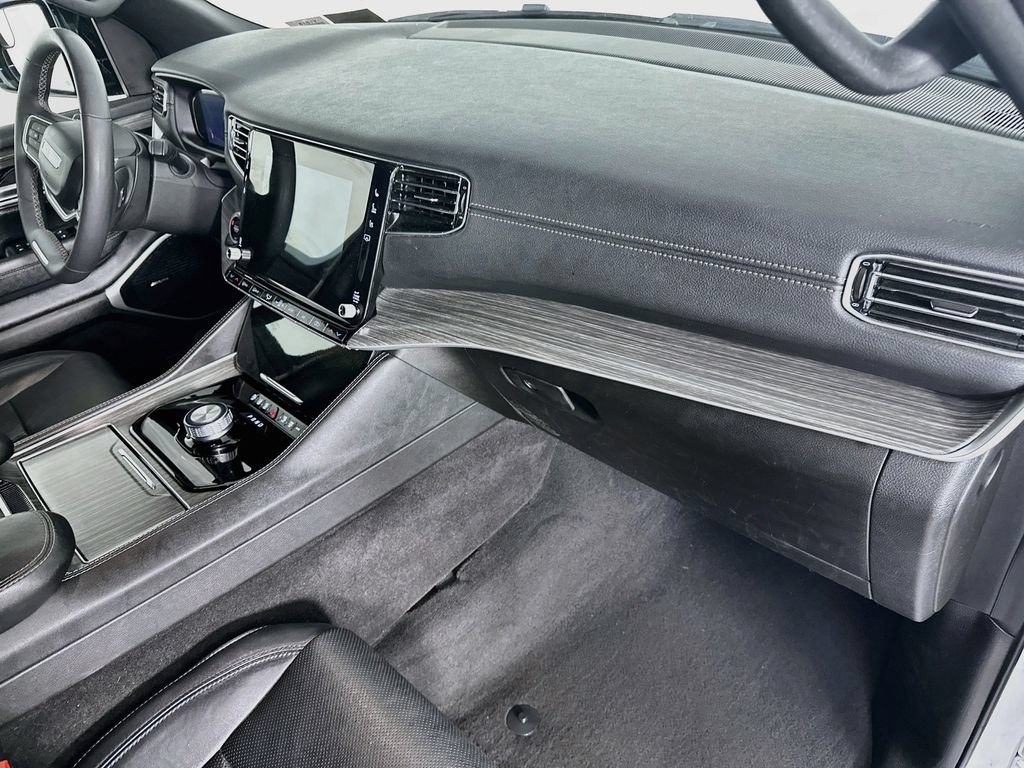Used 2024 Jeep Wagoneer L Series II w/ Flexible Seating Group RWD image 31