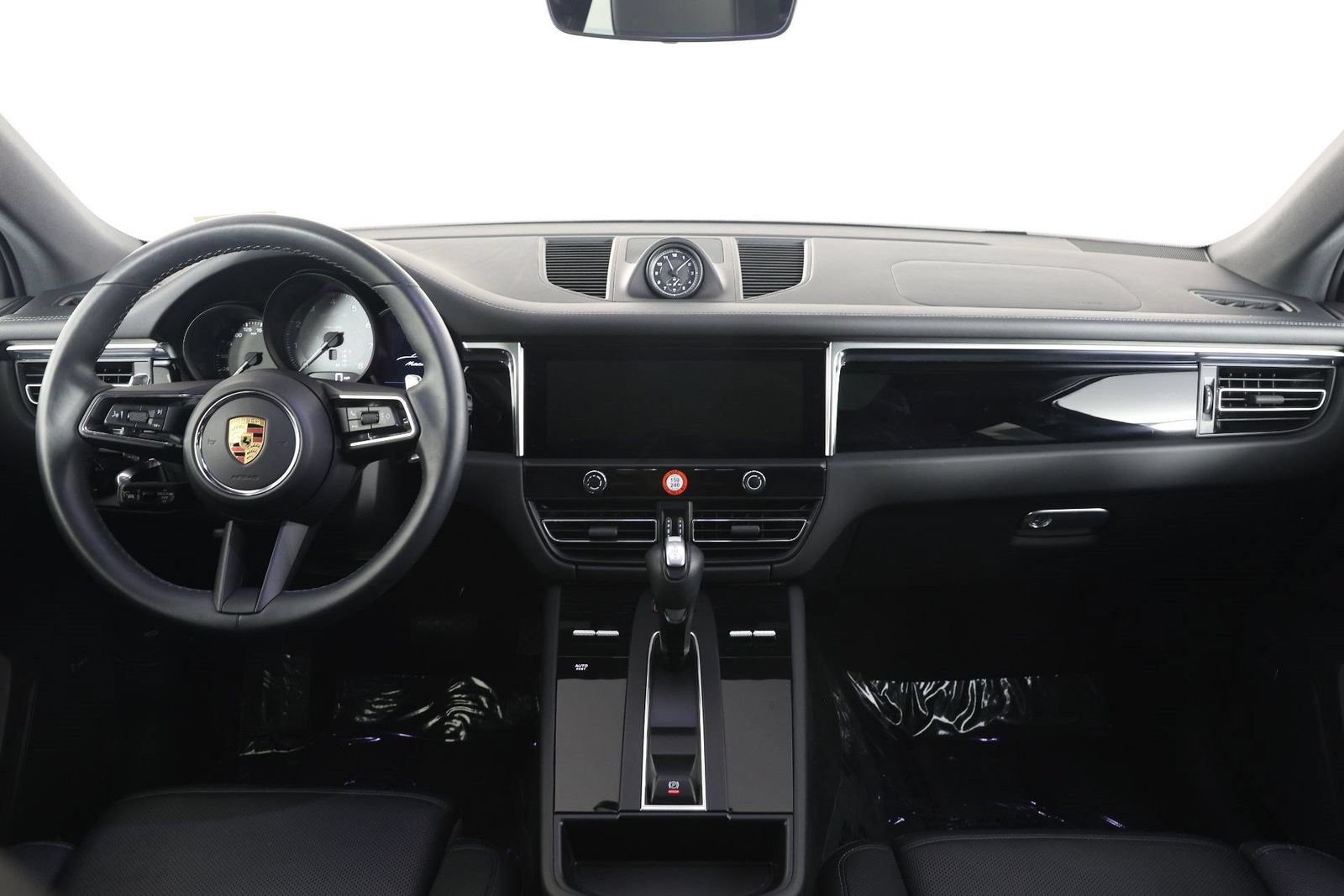 Certified 2023 Porsche Macan S AWD/4WD image 11