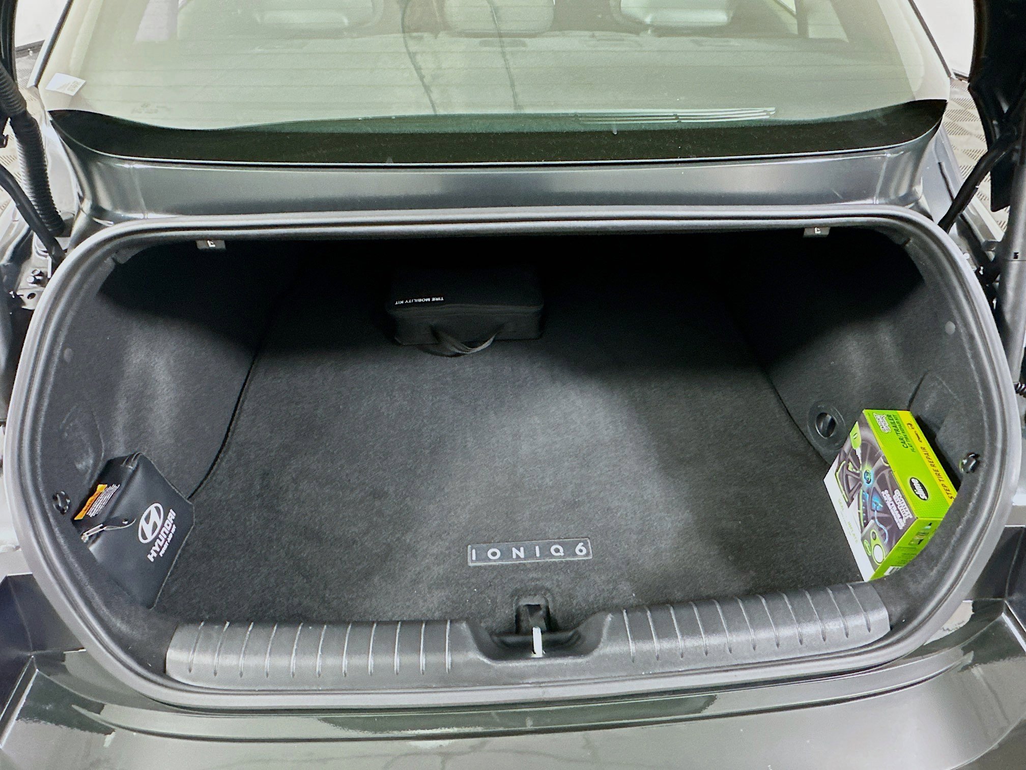 Used 2024 Hyundai Ioniq 6 SE RWD image 28