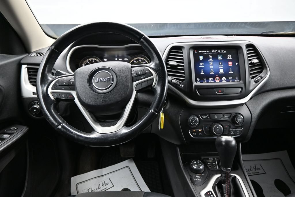 Used 2017 Jeep Cherokee Trailhawk AWD/4WD image 14