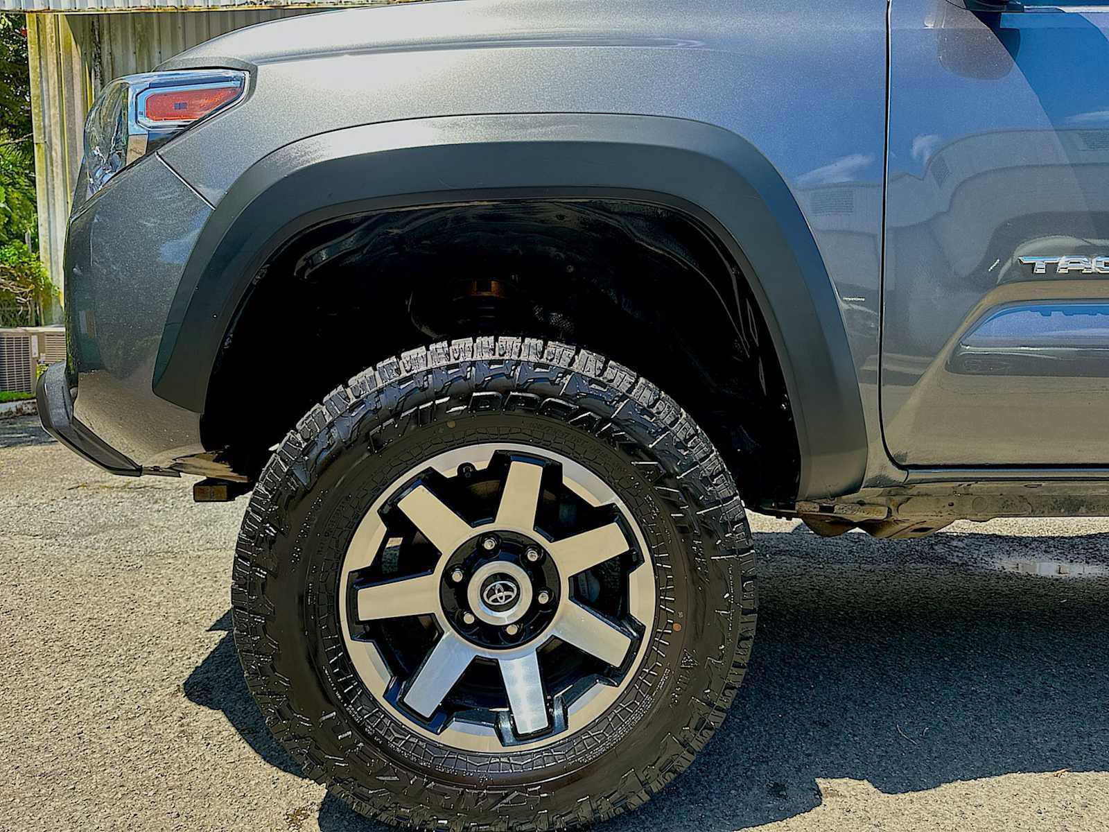 Used 2019 Toyota Tacoma TRD Off-Road image 18