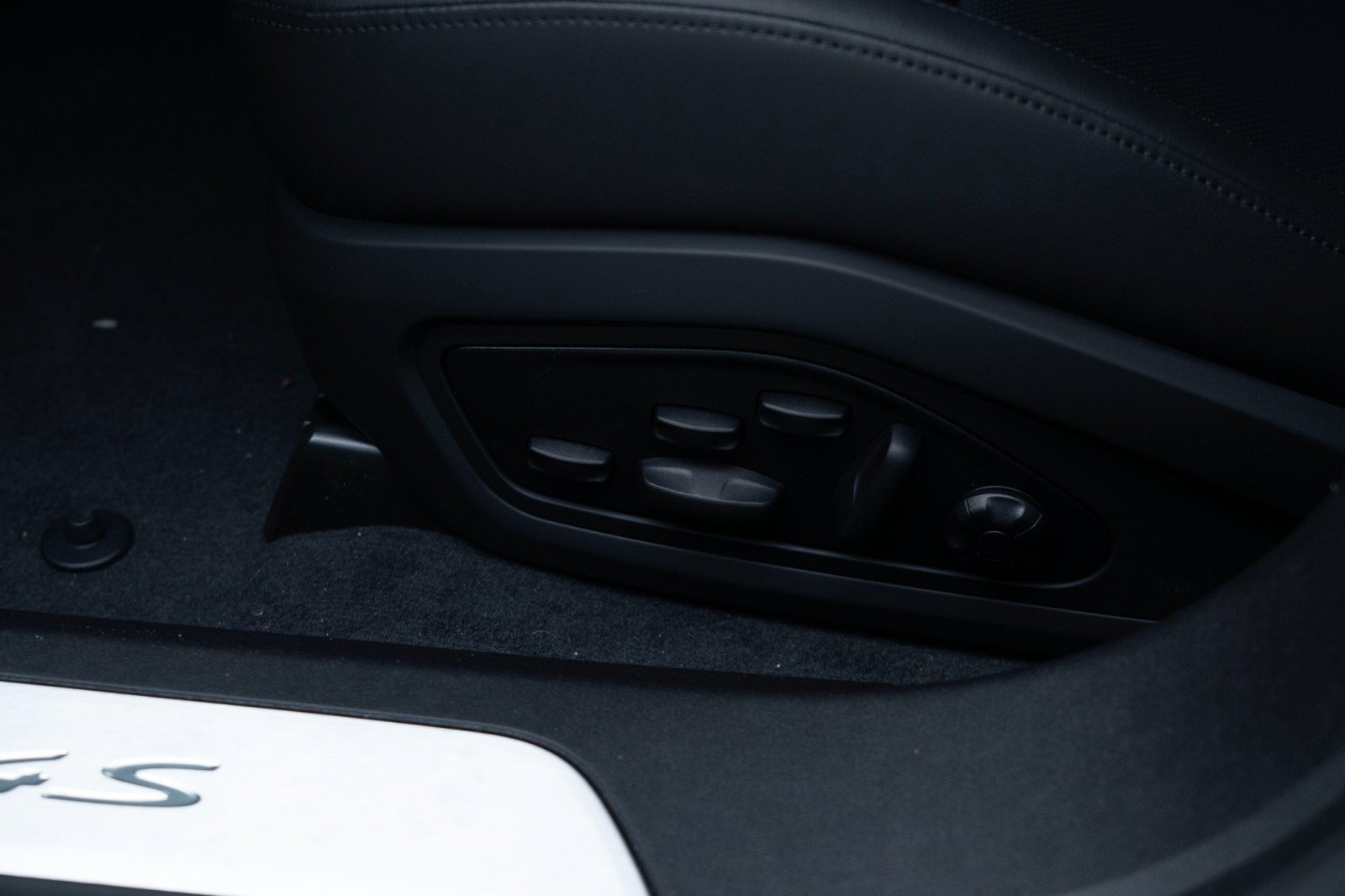 New 2025 Porsche Taycan 4S image 17