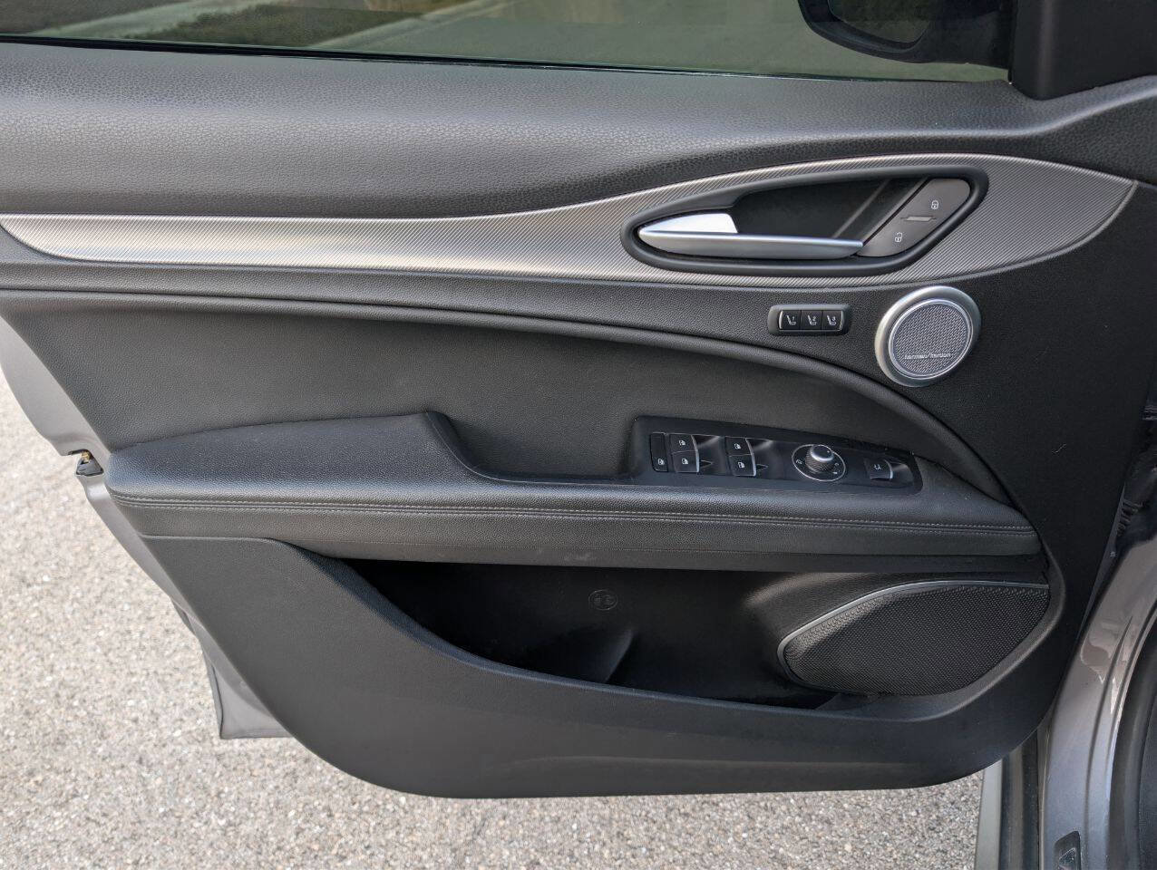 Used 2018 Alfa Romeo Stelvio Ti image 11