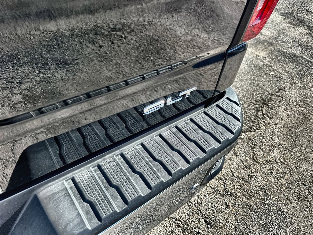 New 2026 GMC Sierra 1500 SLT image 14