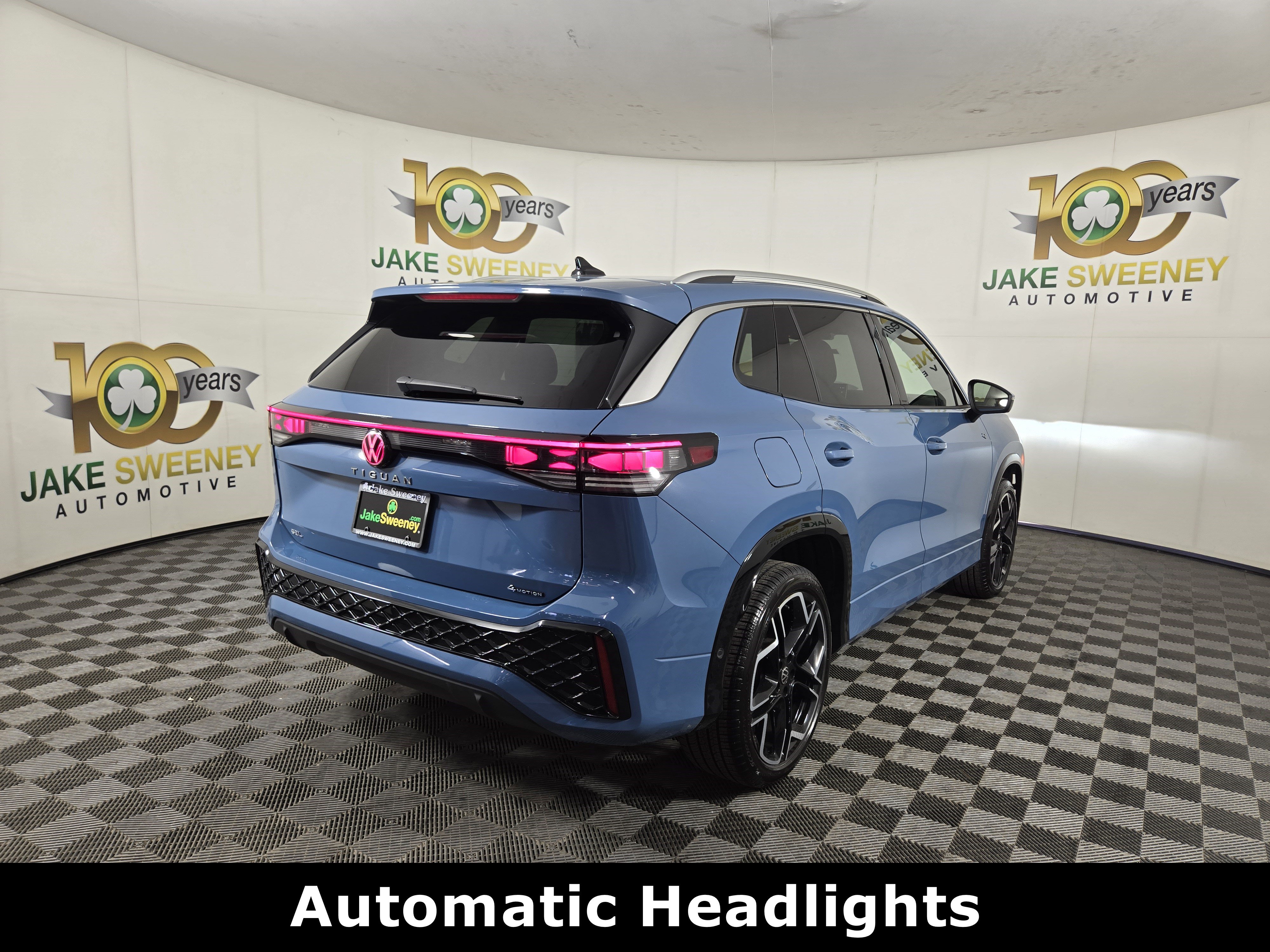 Used 2025 Volkswagen Tiguan SEL R-Line AWD/4WD image 9