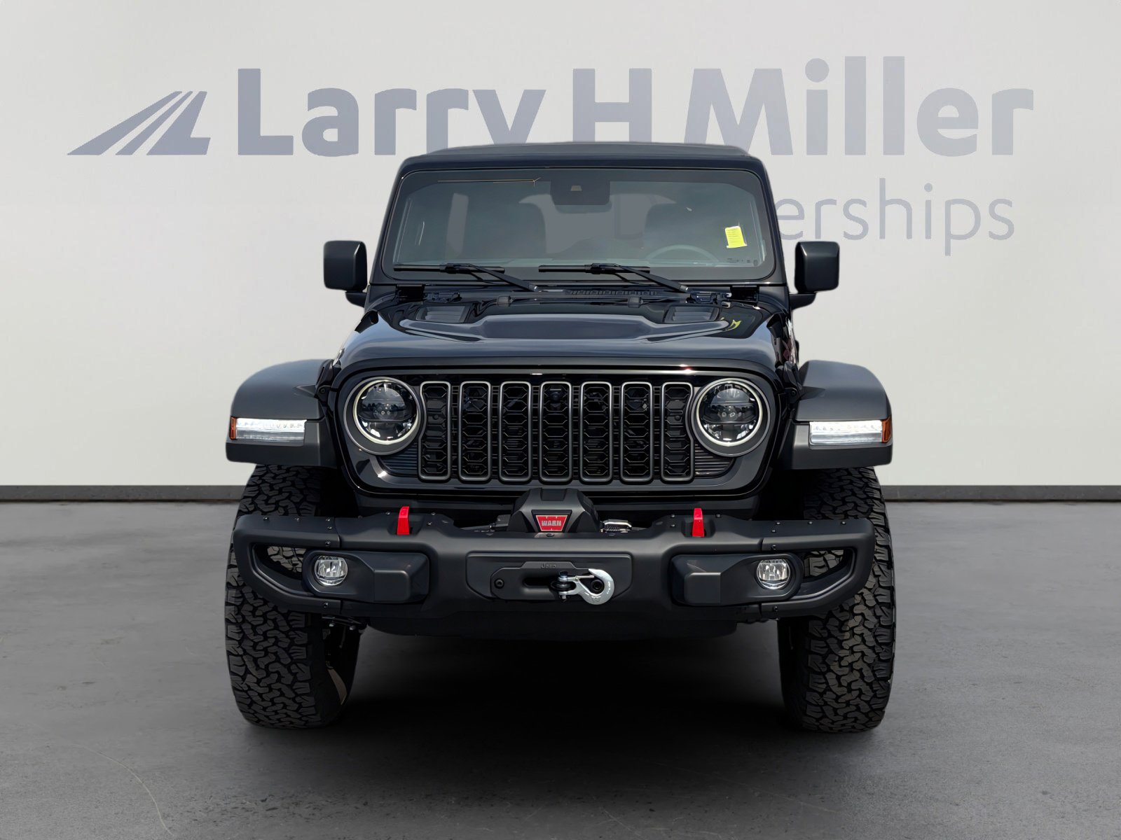 Used 2025 Jeep Wrangler Unlimited Rubicon w/ Steel Bumper Group image 8