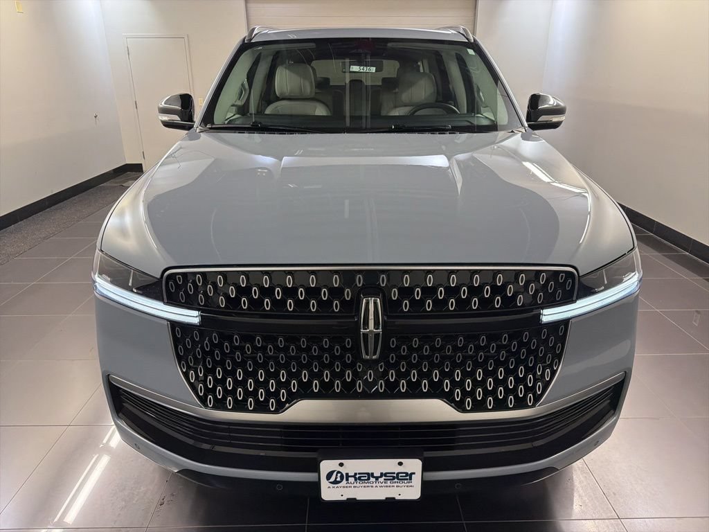 Used 2026 Lincoln Navigator L Reserve AWD/4WD image 2