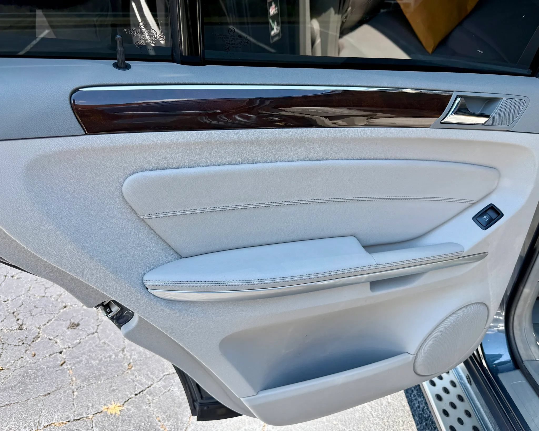 Used 2012 Mercedes-Benz GL 450 4MATIC image 24