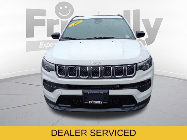 Used 2023 Jeep Compass Latitude w/ Sun and Sound Group AWD/4WD image 2