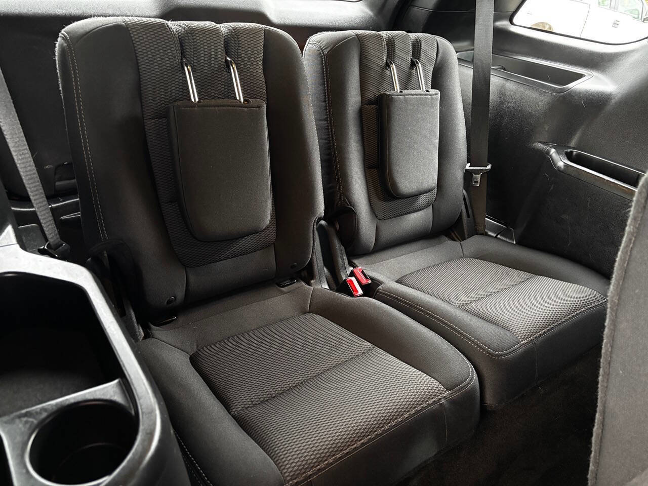 Used 2016 Ford Explorer XLT image 18