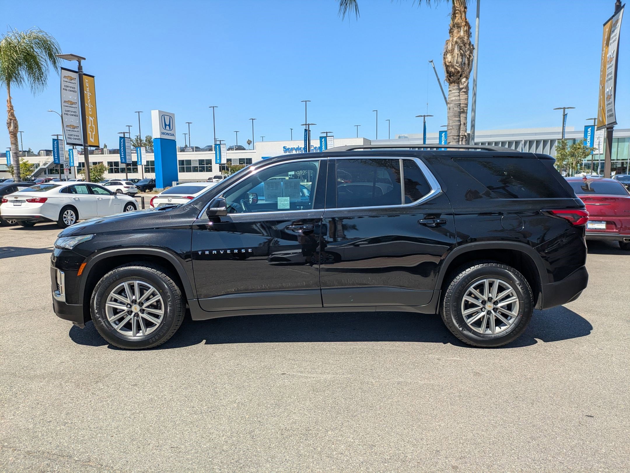 Used 2023 Chevrolet Traverse LT FWD image 8