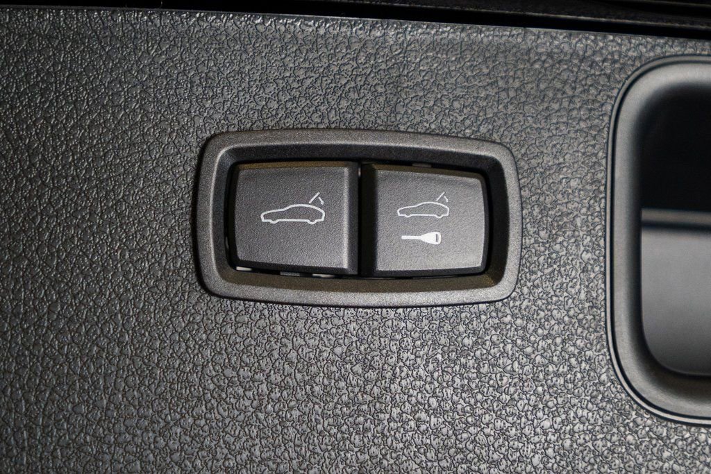 New 2026 Porsche Macan AWD/4WD image 40