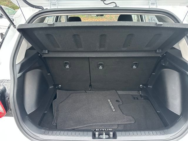 Certified 2025 Hyundai Venue SEL image 19