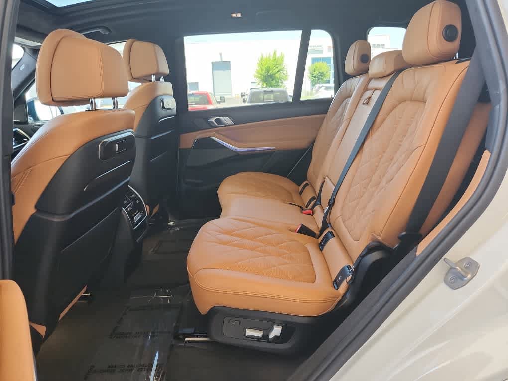 Used 2024 BMW X7 xDrive40i w/ M Sport Package AWD/4WD image 21