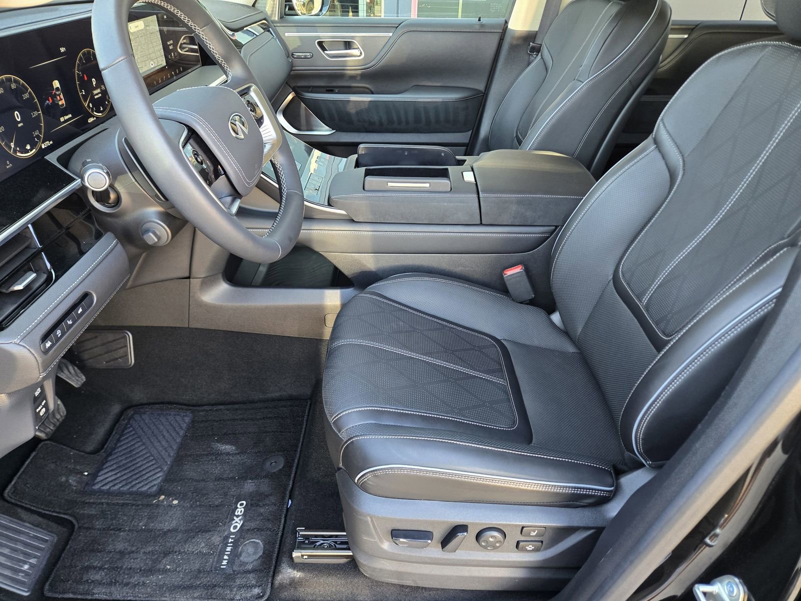 Used 2025 INFINITI QX80 Sensory image 13