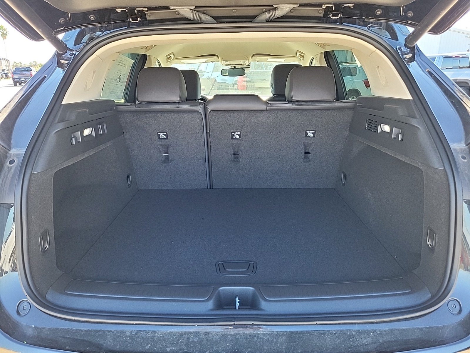 Used 2023 Buick Envision Essence FWD image 12