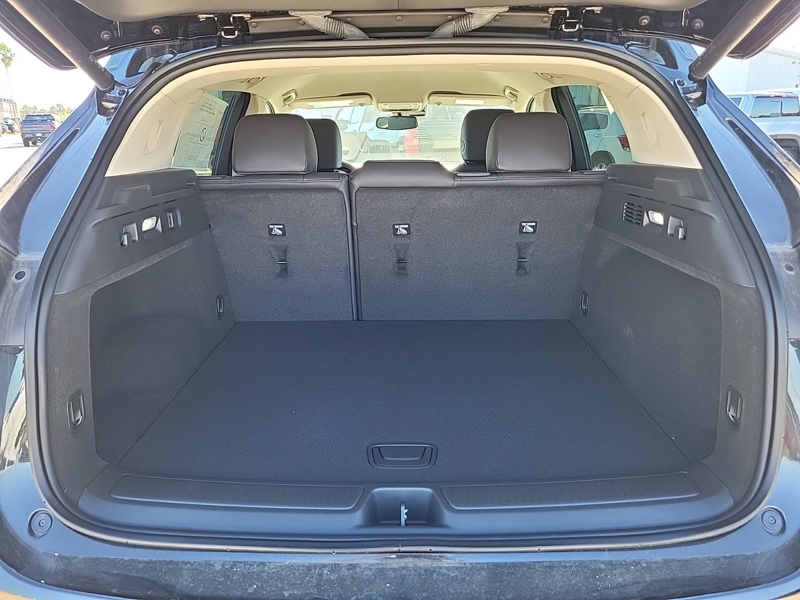 Used 2023 Buick Envision Essence image 12