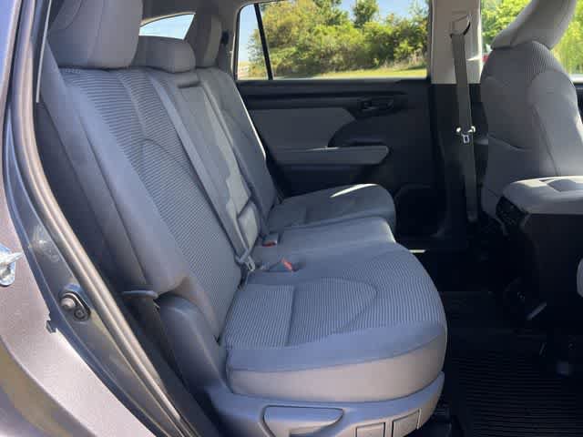 Used 2020 Toyota Highlander LE AWD/4WD image 14