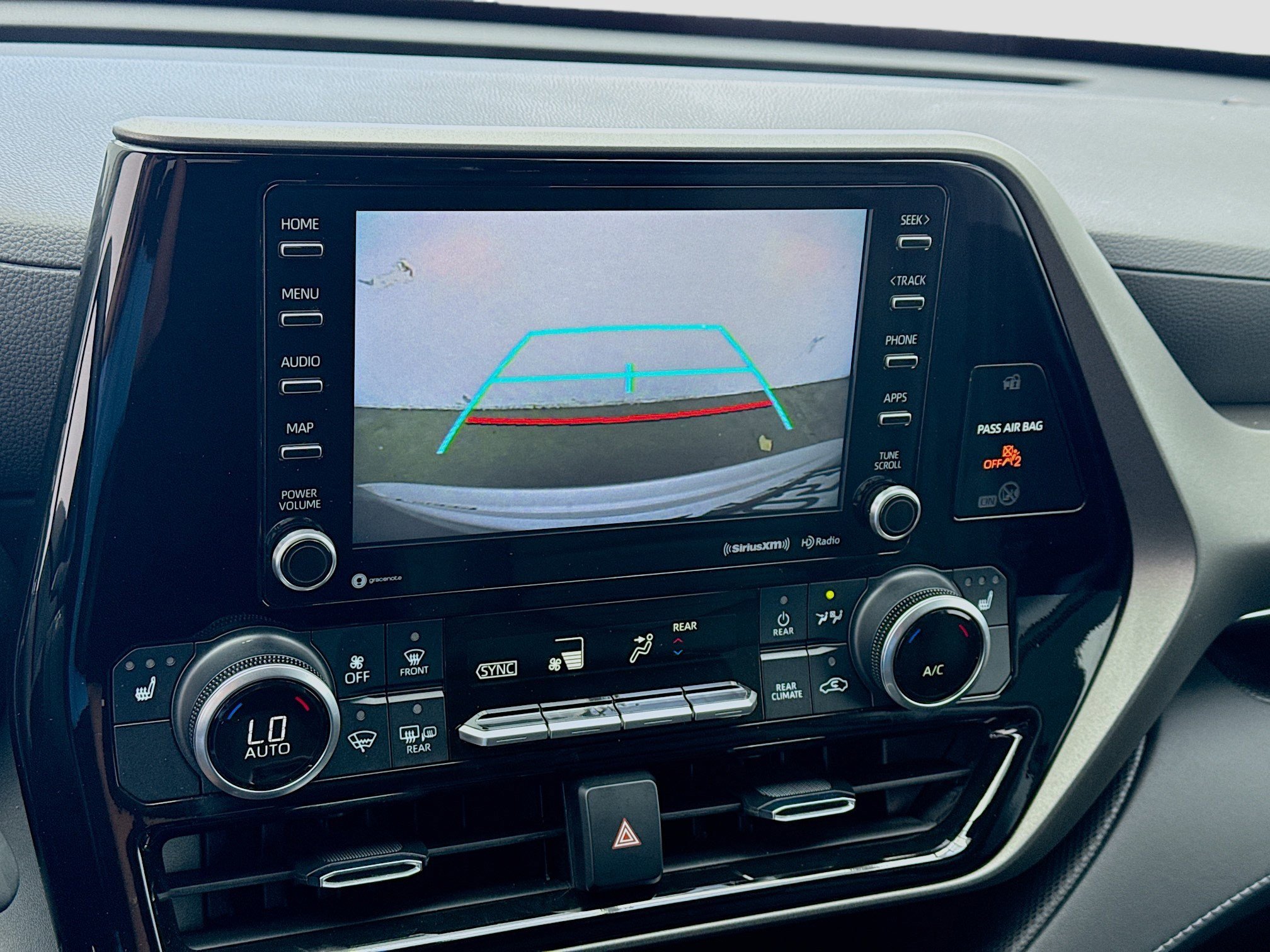 Used 2021 Toyota Highlander XLE image 10