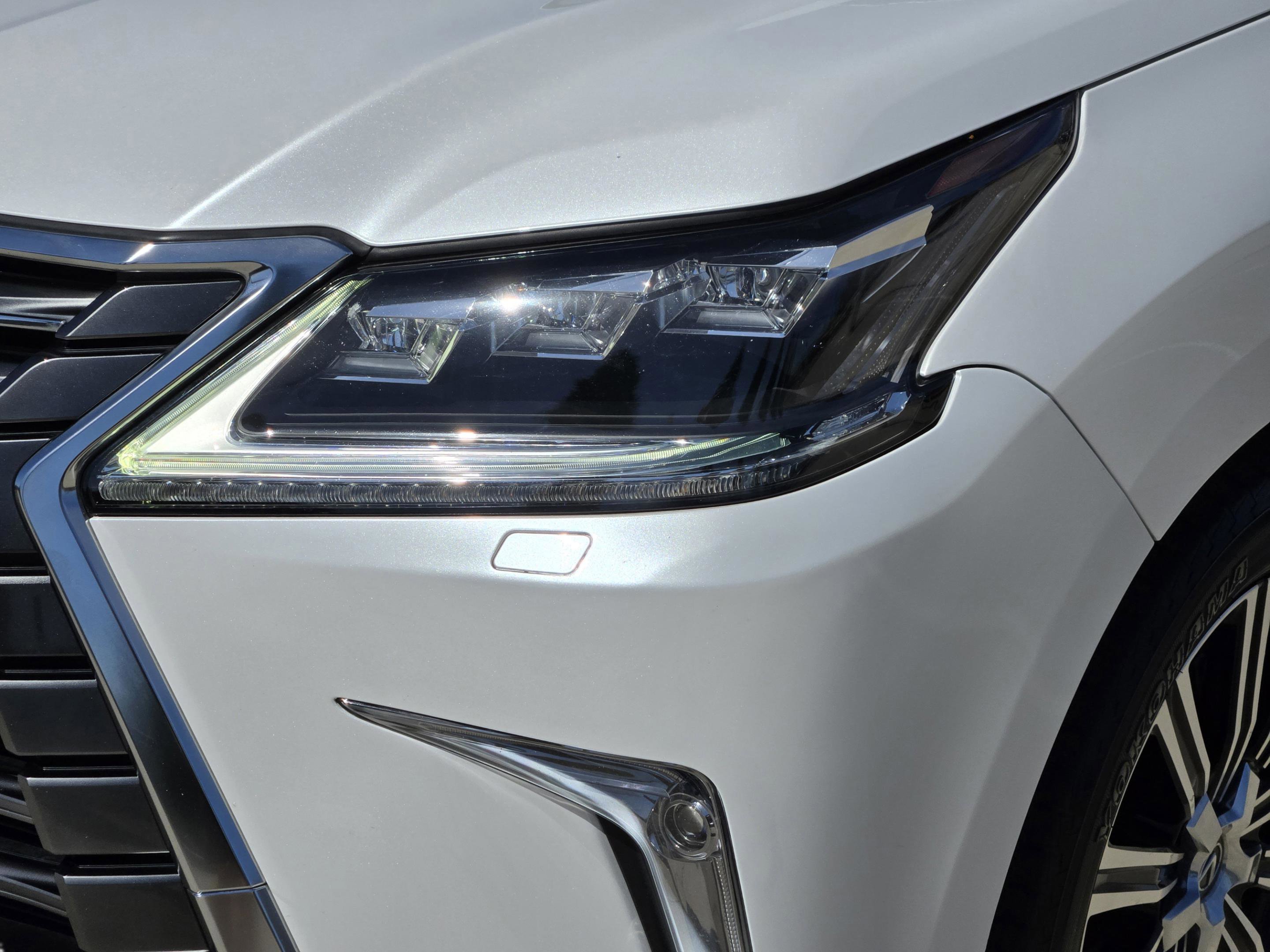 Used 2020 Lexus LX 570 4WD w/ Luxury Package image 13