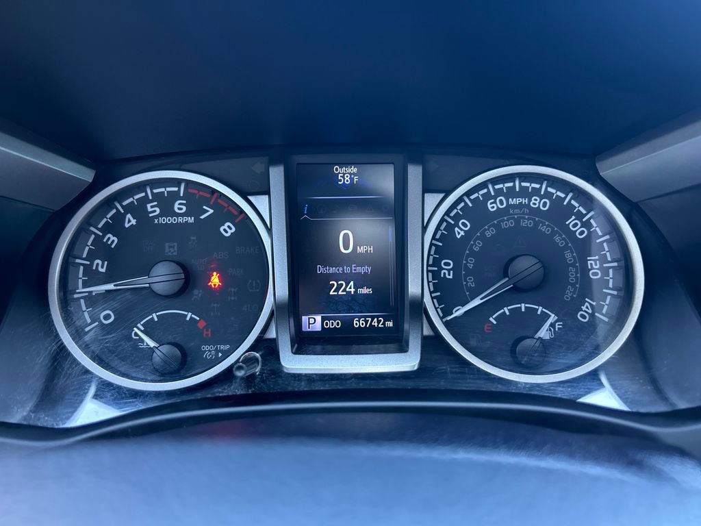 Certified 2022 Toyota Tacoma Limited AWD/4WD image 10