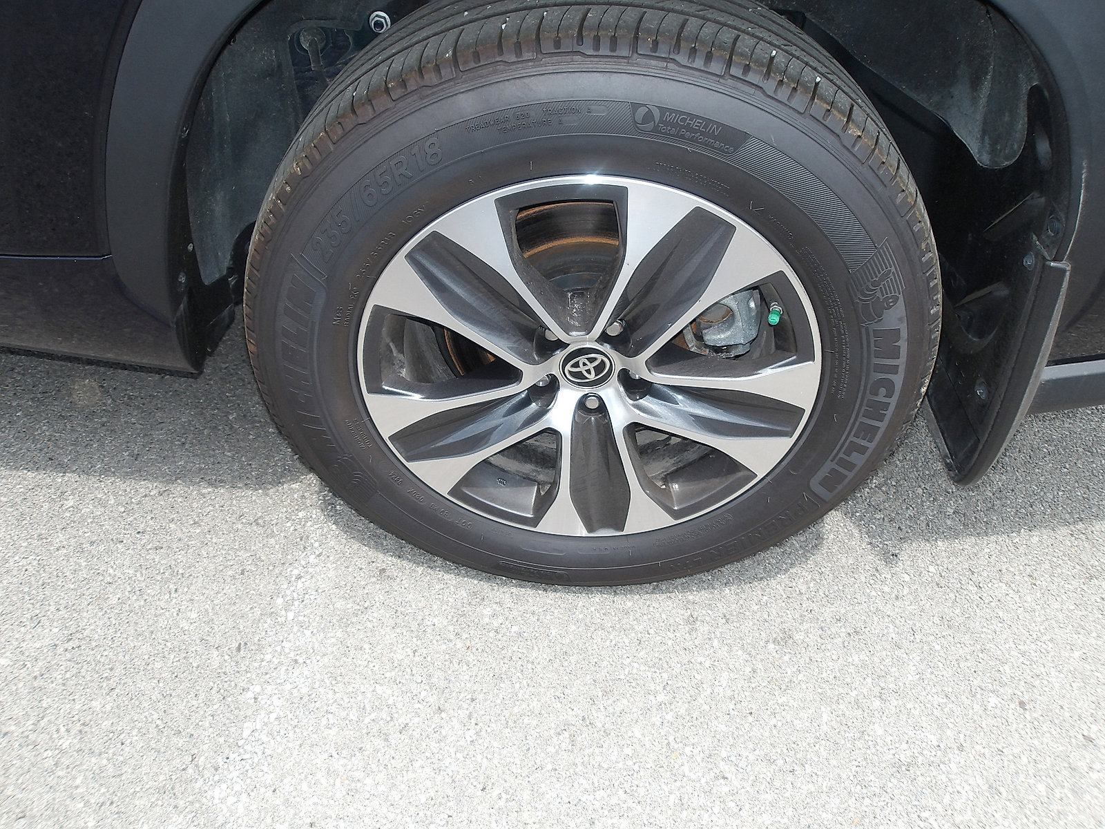 Used 2024 Toyota Highlander AWD image 27