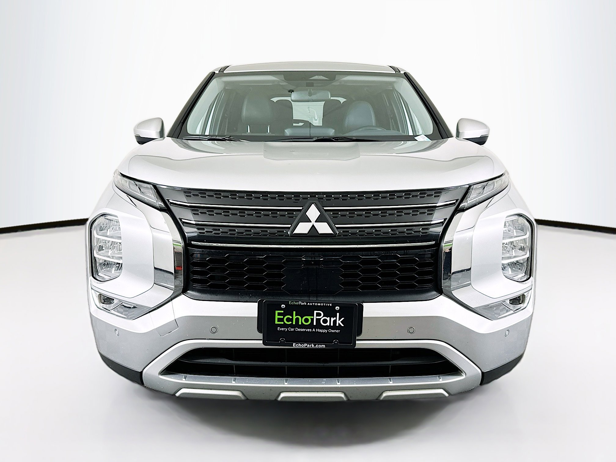 Used 2024 Mitsubishi Outlander SE image 2