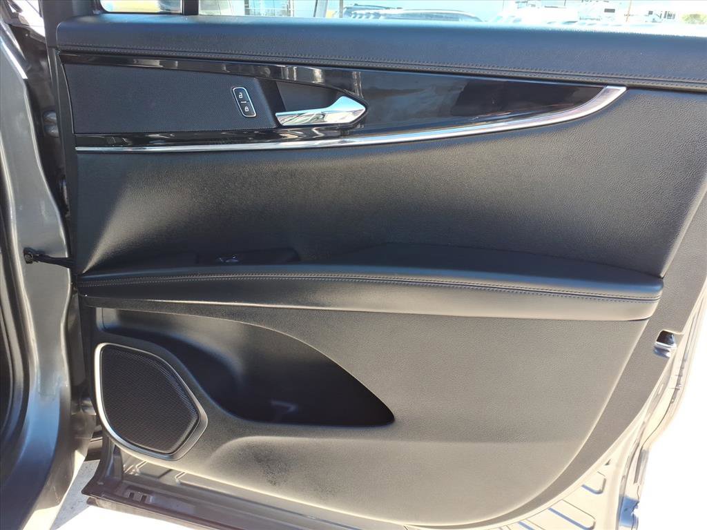 Used 2023 Lincoln Nautilus Reserve w/ Monochromatic Package image 8