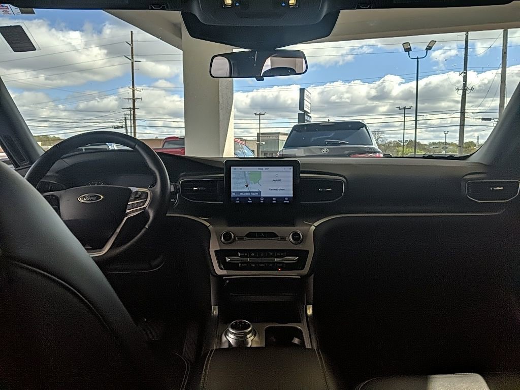 Used 2022 Ford Explorer XLT w/ Equipment Group 202A image 16