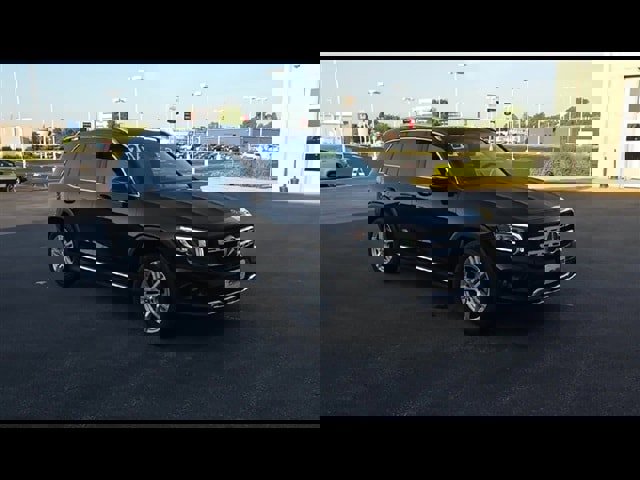 Used 2020 Mercedes-Benz GLB 250 4MATIC image 2