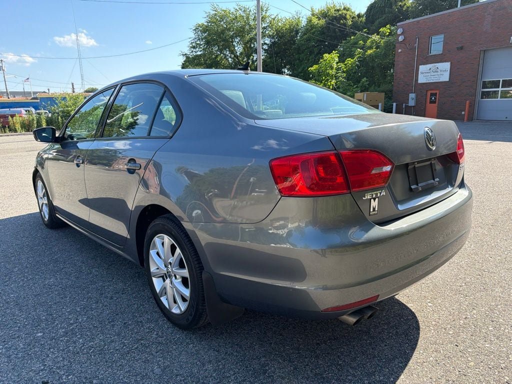 Used 2012 Volkswagen Jetta SE FWD image 4