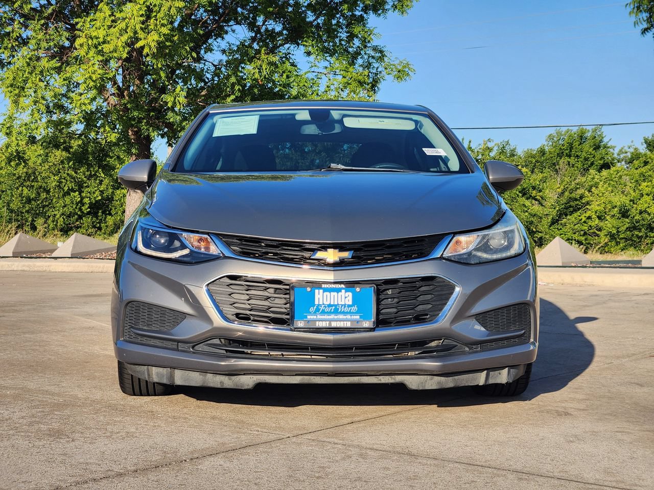 Used 2017 Chevrolet Cruze LT w/ Sun And Sound Package FWD image 2
