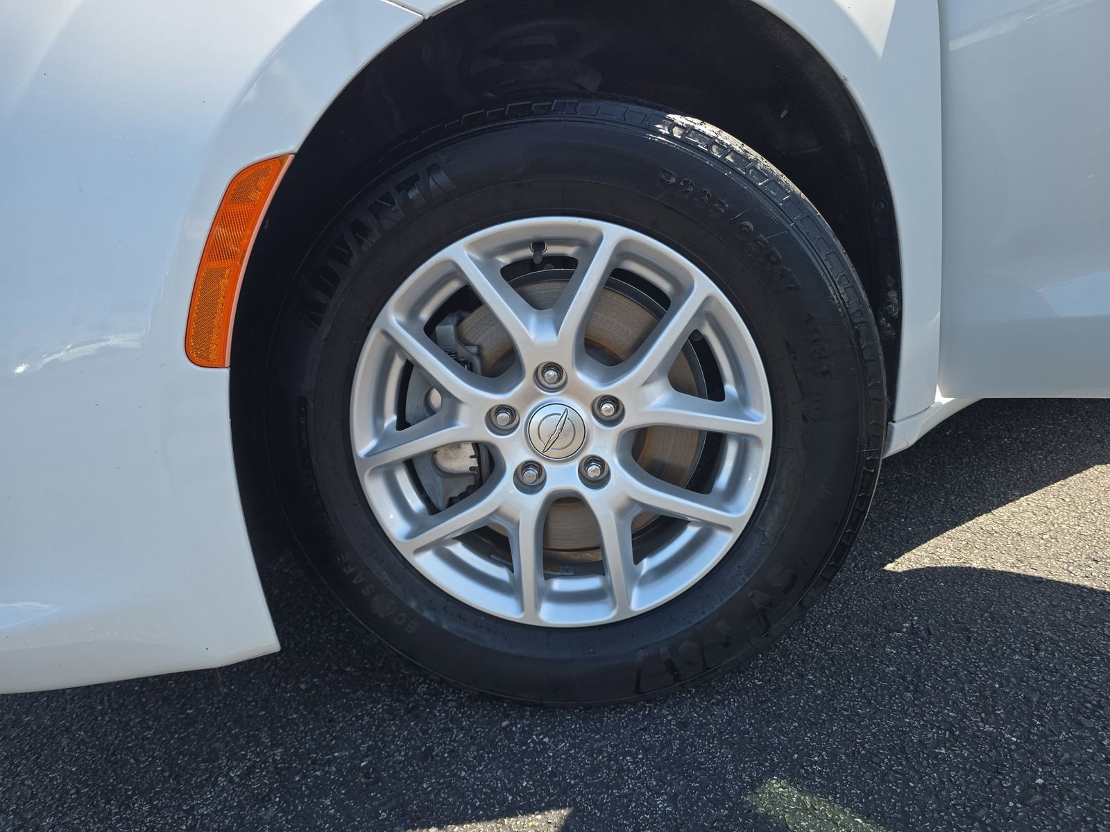 Used 2020 Chrysler Pacifica Touring image 27