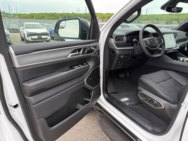 New 2026 Jeep Grand Wagoneer Limited w/ 8-Passenger Seating Package AWD/4WD image 11