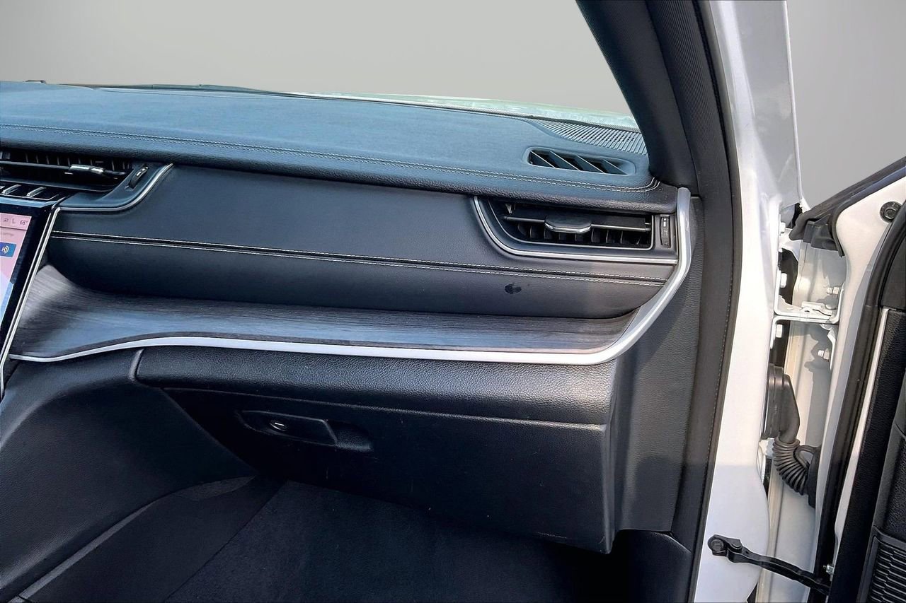 Certified 2025 Jeep Grand Cherokee L Limited w/ Luxury Tech Group II image 22