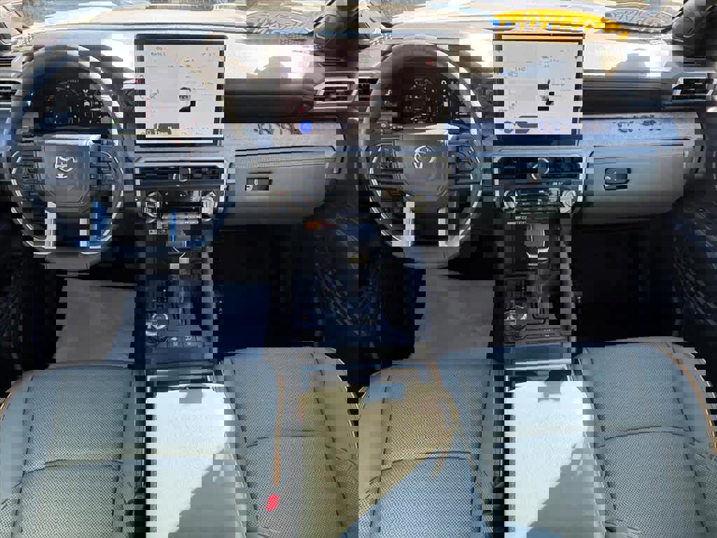 Used 2025 Toyota Tacoma Trailhunter Hybrid image 11