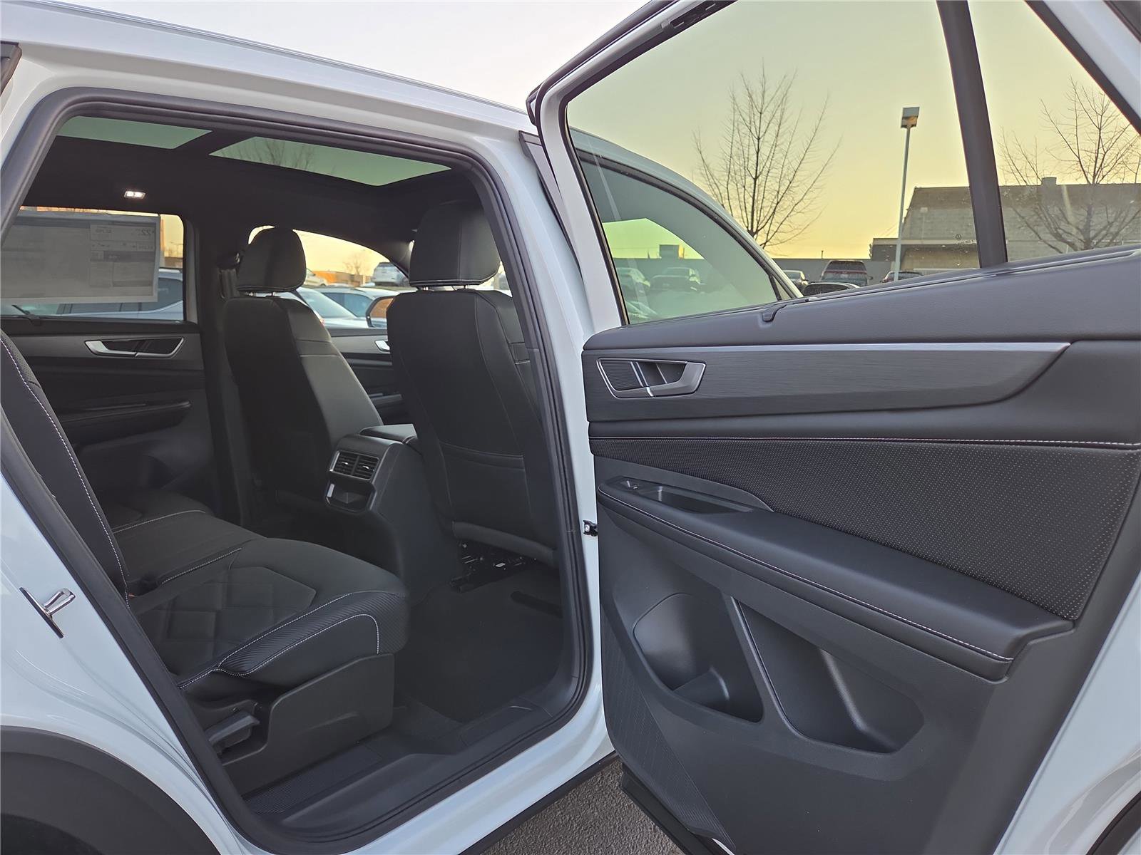 New 2026 Volkswagen Atlas Cross Sport SE image 28