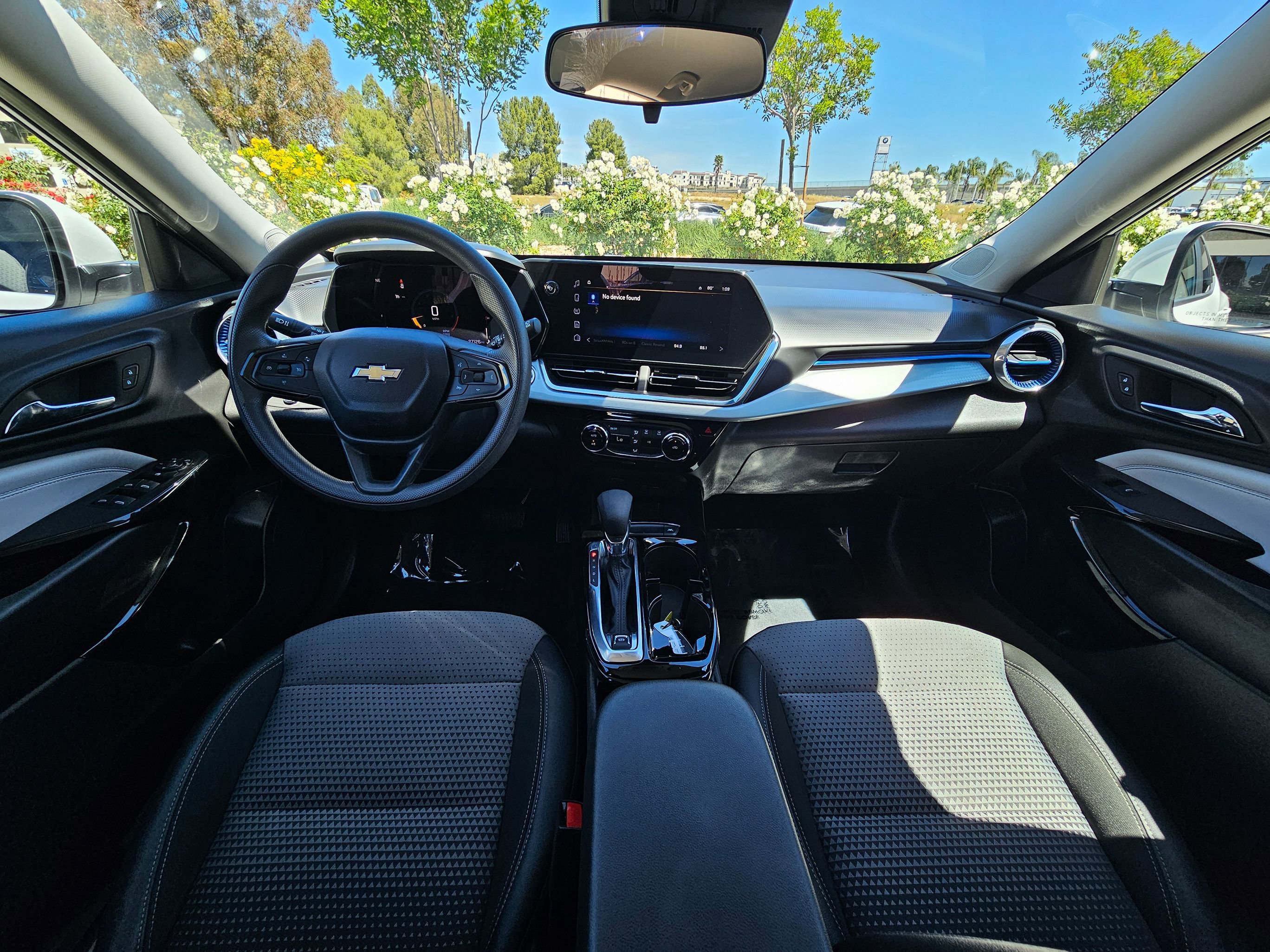 Used 2025 Chevrolet Trax LT FWD image 19