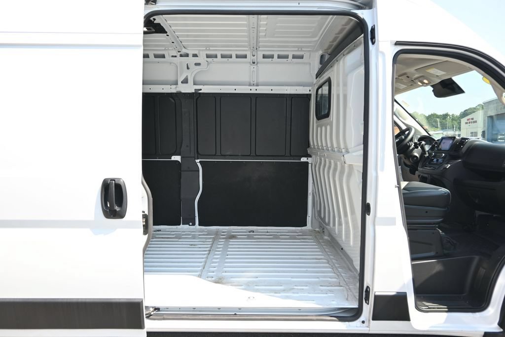 Used 2026 RAM ProMaster 2500 w/ Convenience Group FWD image 13