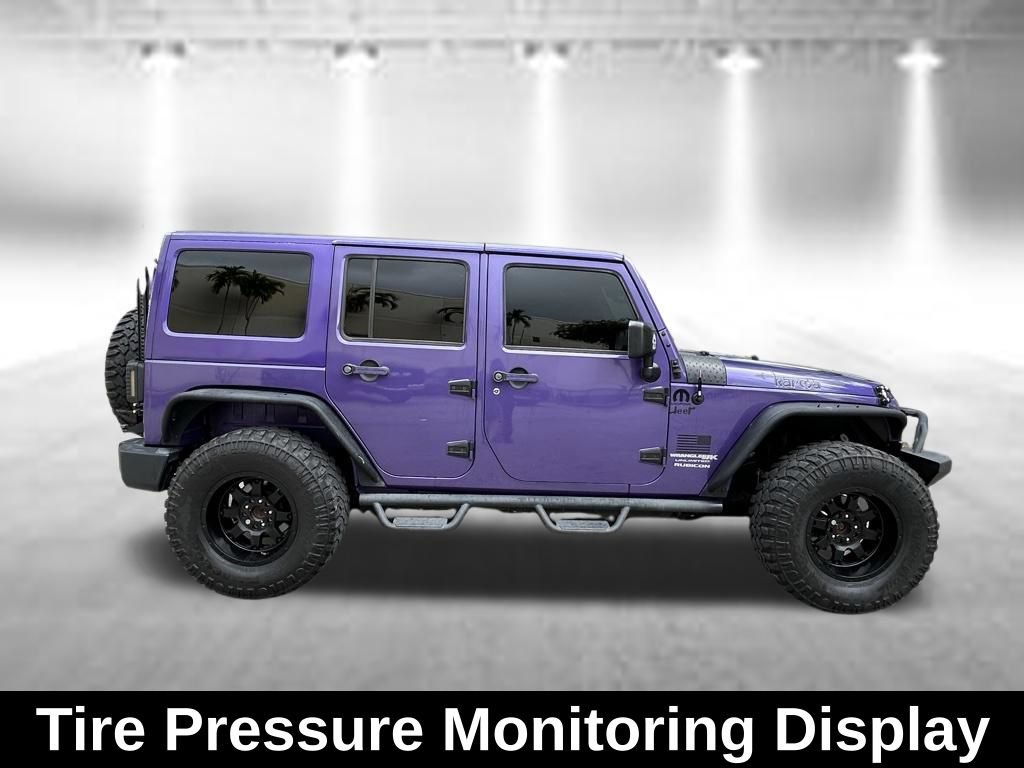 Used 2017 Jeep Wrangler Unlimited Rubicon w/ Connectivity Group AWD/4WD image 8