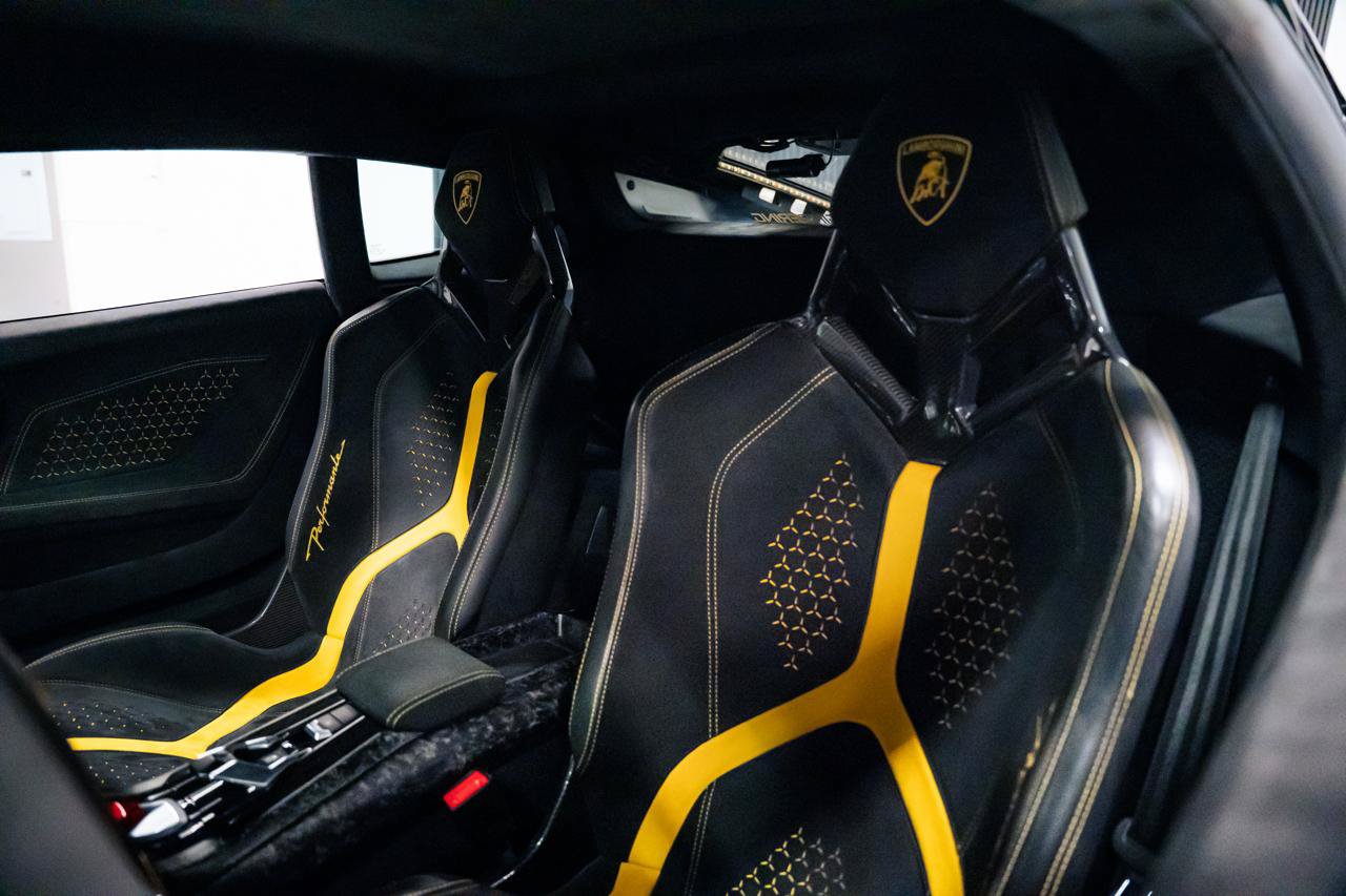 Used 2018 Lamborghini Huracan AWD/4WD image 31