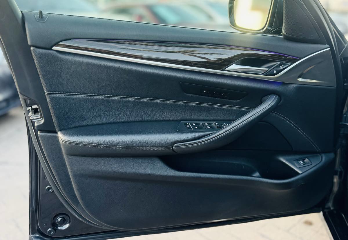 Used 2018 BMW 530i w/ Premium Package image 18