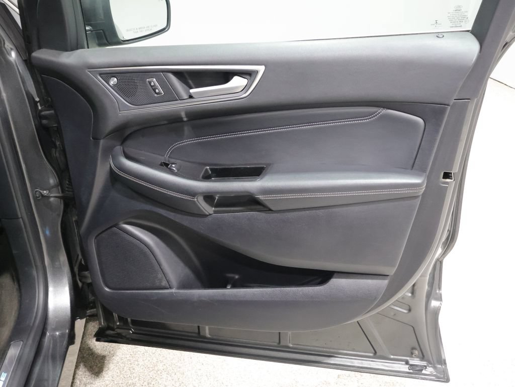 Used 2019 Ford Edge Titanium w/ Cold Weather Package AWD/4WD image 23