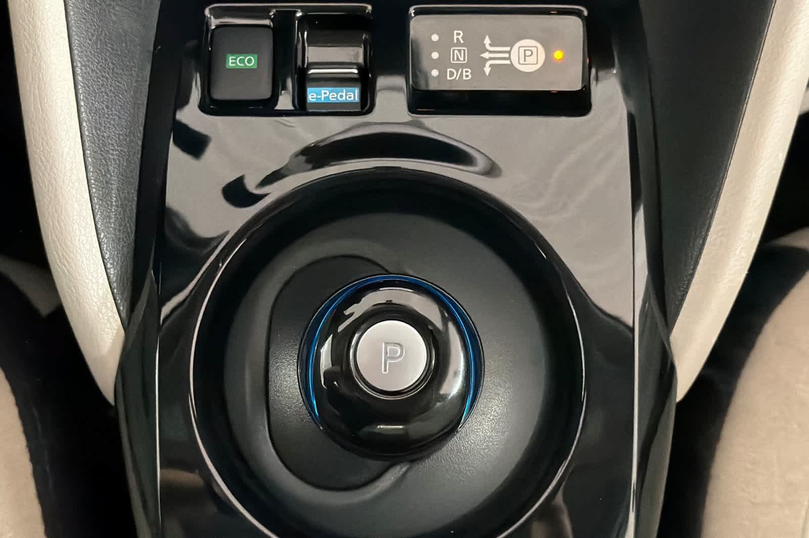 Used 2018 Nissan Leaf SL w/ Protection Package FWD image 22