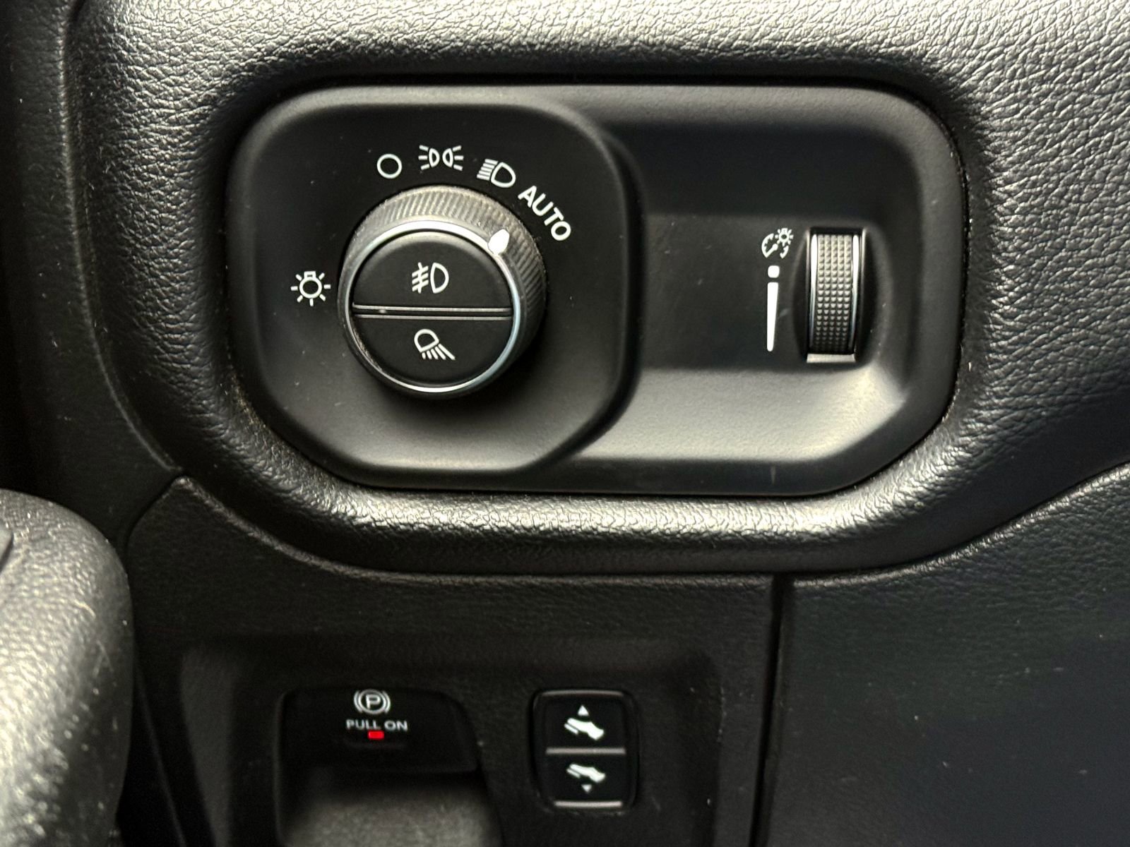 Used 2020 RAM 1500 Big Horn image 28