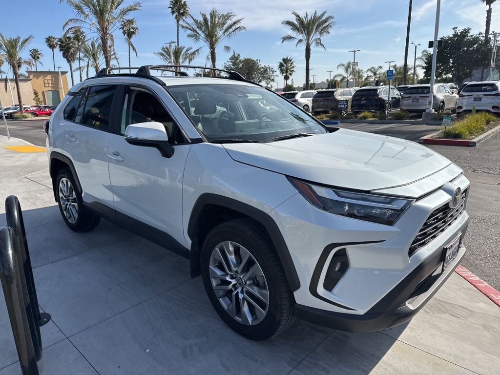 Used 2023 Toyota RAV4 XLE Premium image 31