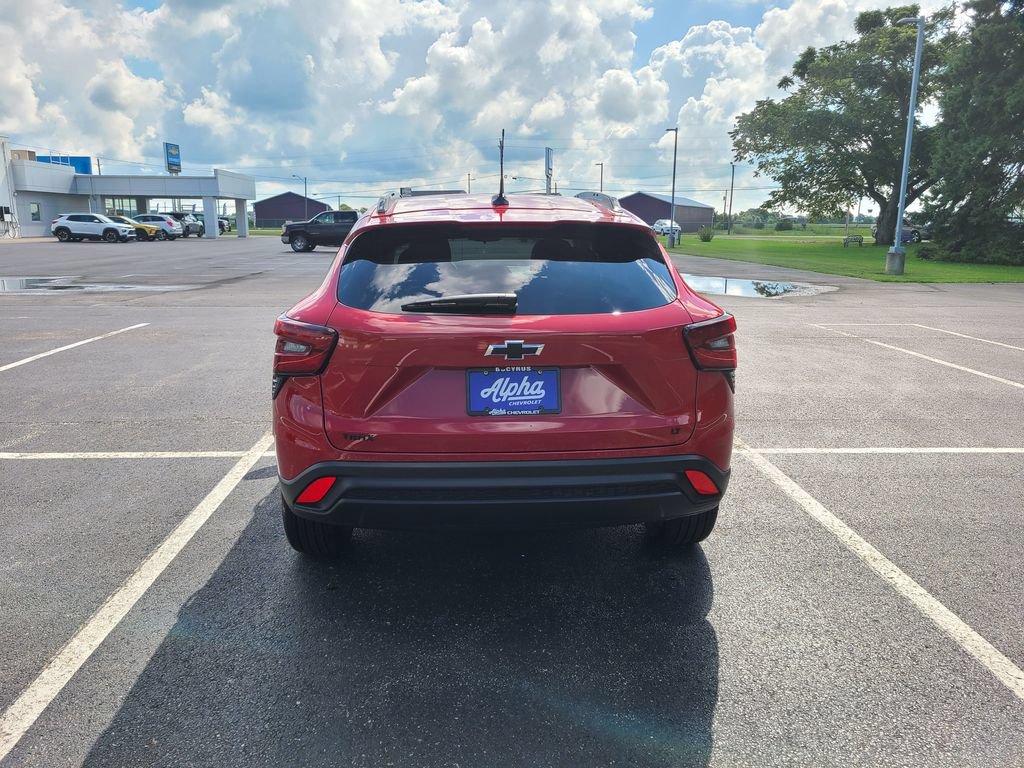 New 2026 Chevrolet Trax LT w/ Midnight Edition FWD image 6