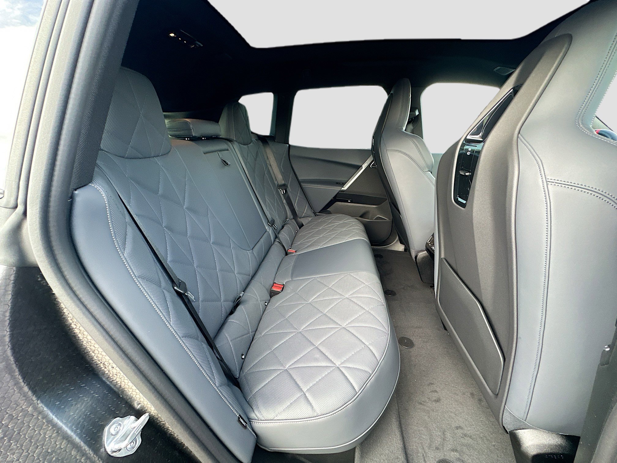 New 2026 BMW iX M70 image 22