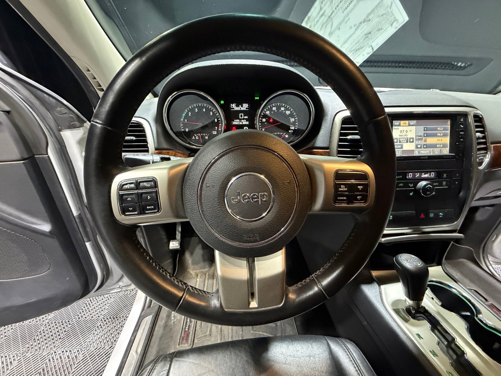 Used 2012 Jeep Grand Cherokee Limited image 9