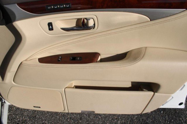 Used 2015 Lexus LS 460 w/ Comfort Package image 11